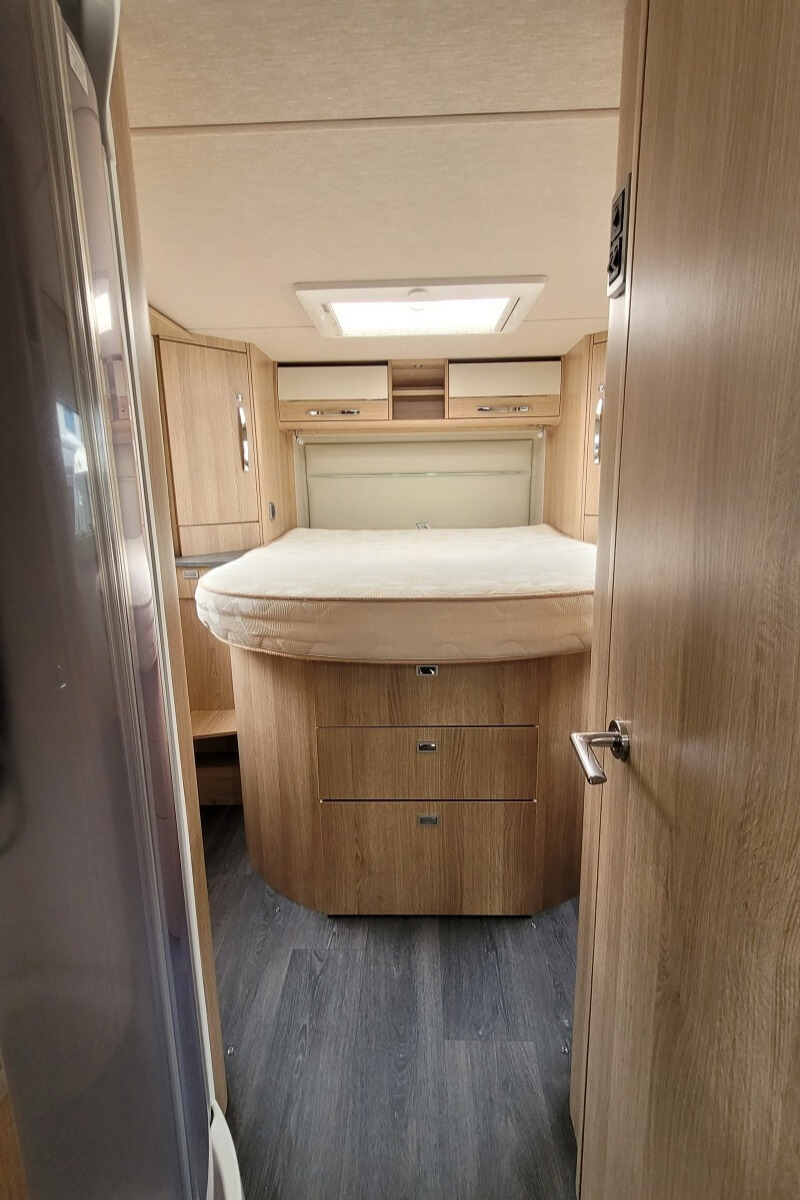 26D857A 24 Autotrail GF80 DU24UCW