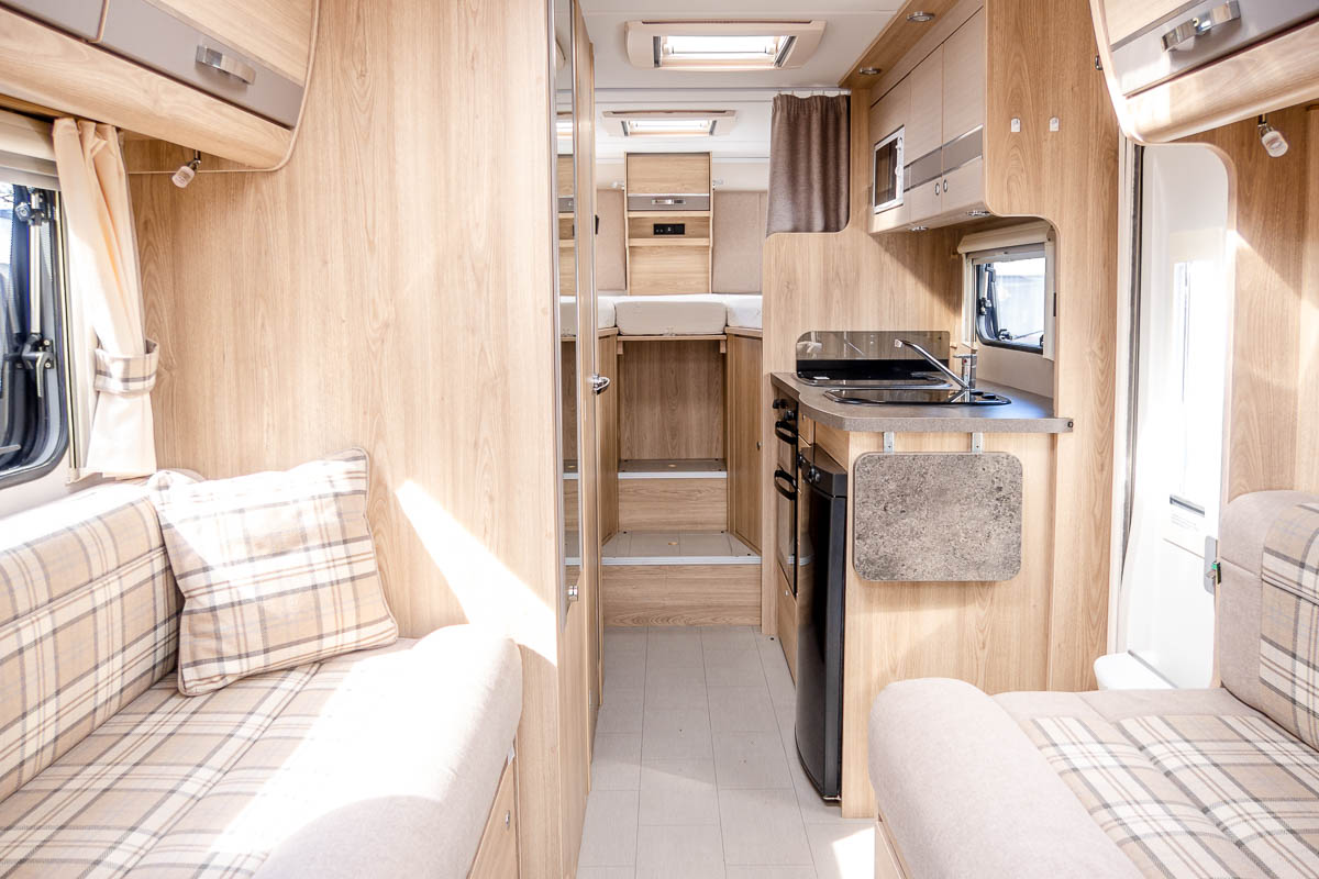 704CD2 09 2019 Elddis Raphael YJ19FCC
