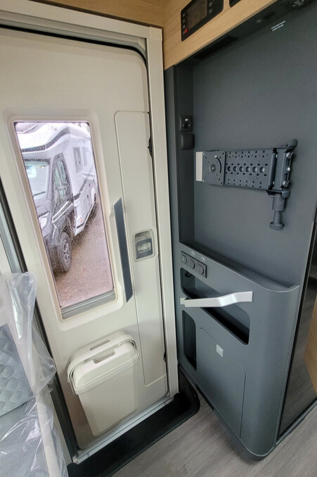 76B346 17 Adria Matrix670SL60thAnniversary SMC32149
