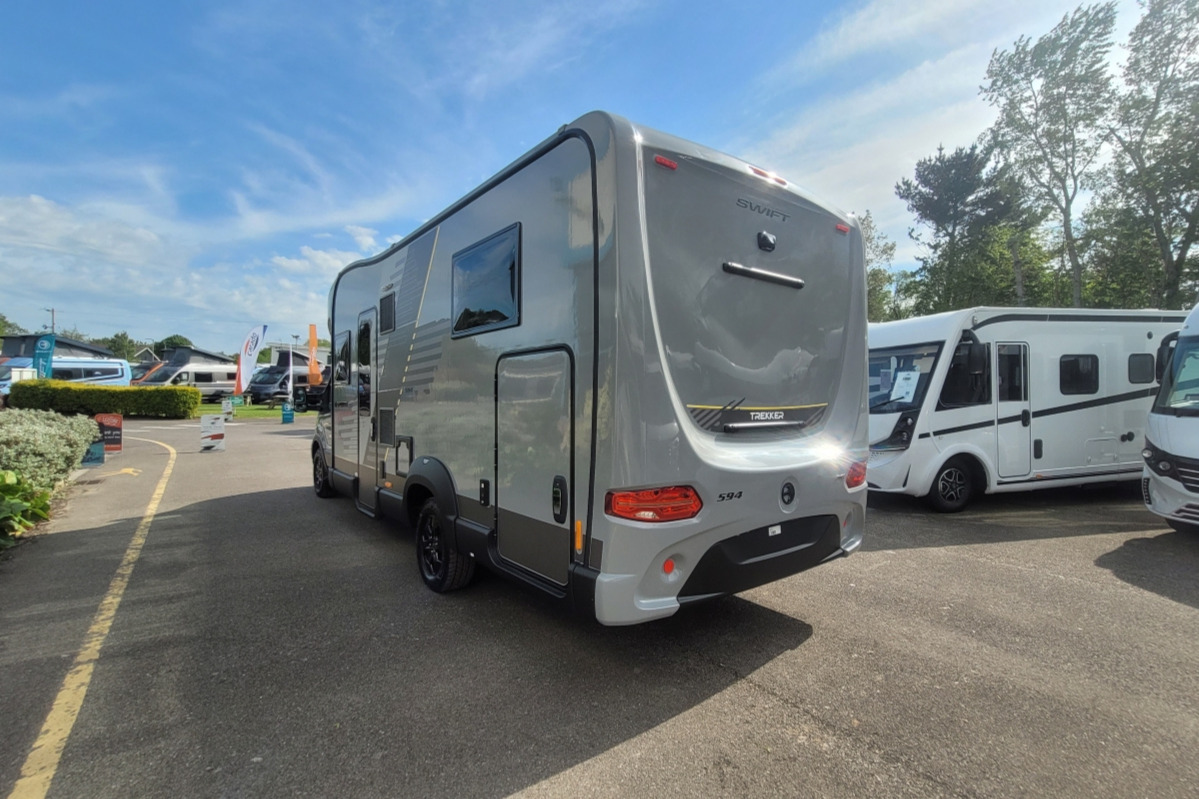 75D3AA 05 Swift Trekker594 RDSE86766