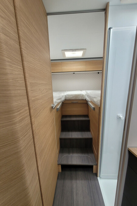 76B346 24 Adria Matrix670SL60thAnniversary SMC32149