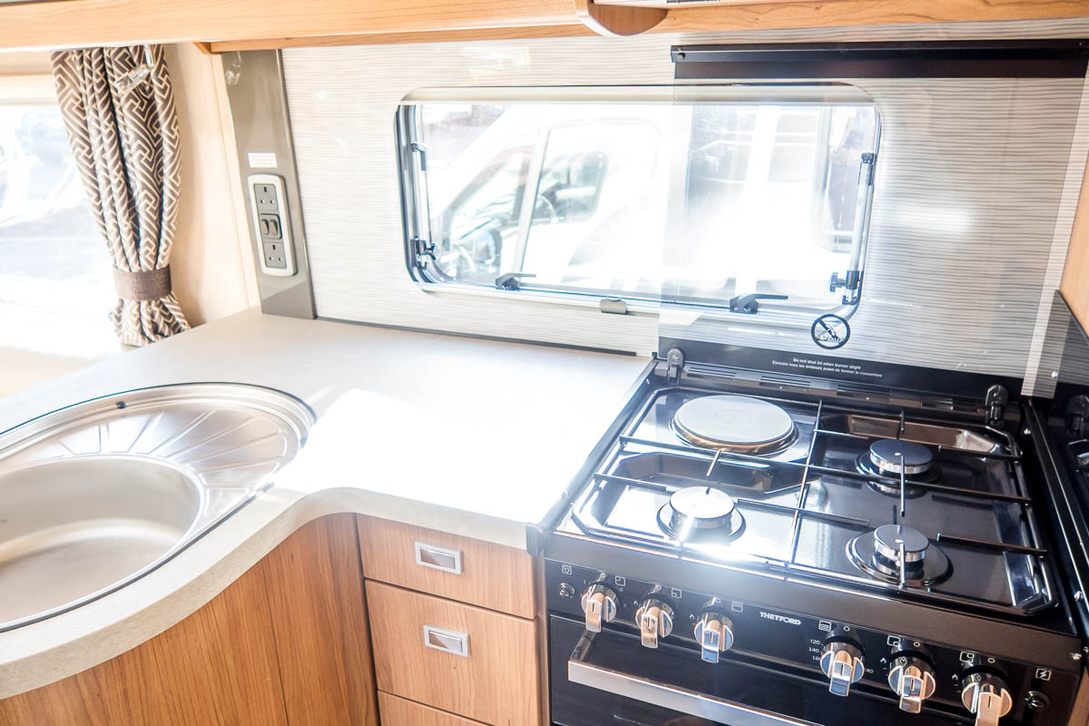 738C76 16 2019 Autotrail Comanche LC19YVV