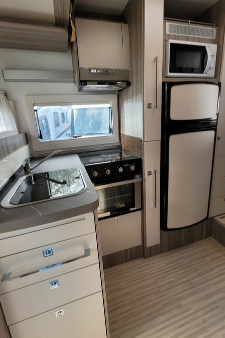 2B98FBA 14 Benimar Mileo243 PF25FDM