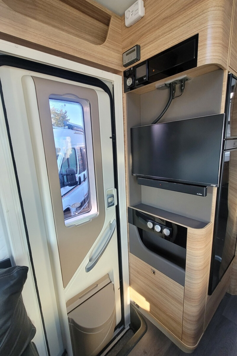28930E2 18 Adria SonicSupreme710SL WJ71ZHG