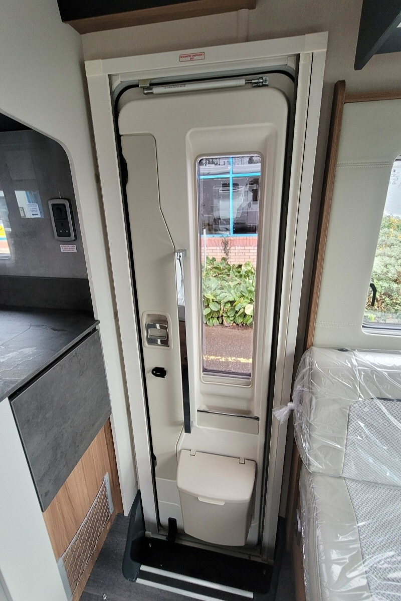 2931126 17 Autotrail Imala736 SMC16154