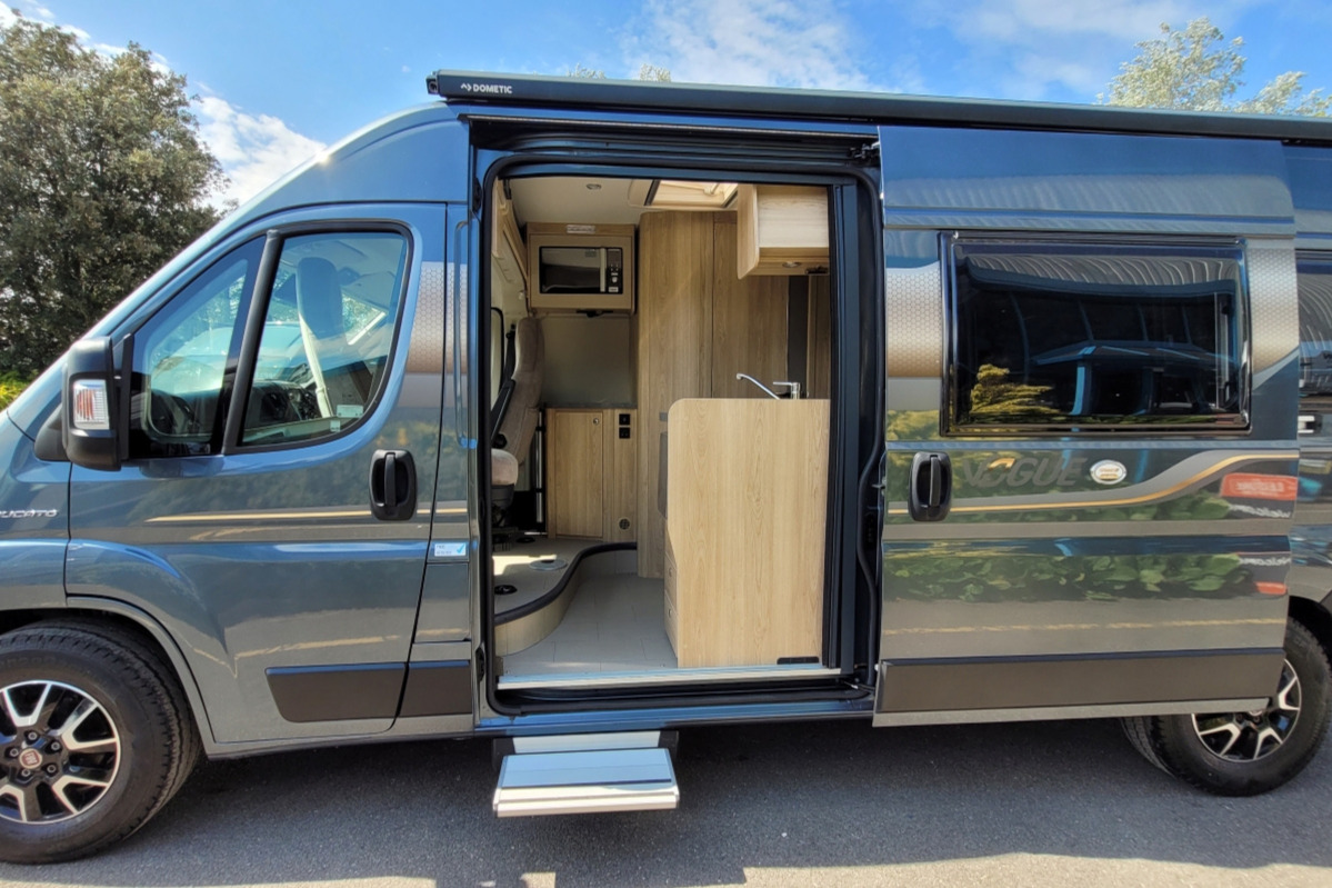 781F96 07 Elddis CV60Vogue DK70DSY