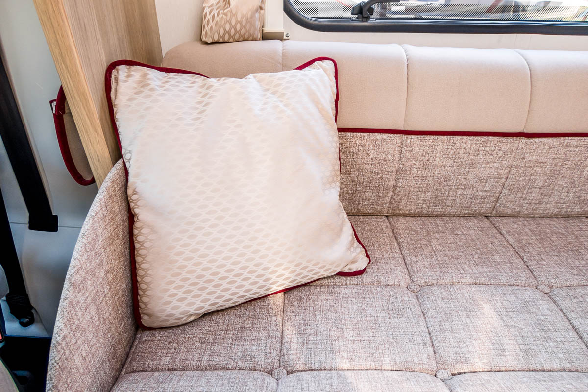 73F436 10 2019 Elddis Majestic115 PO69EHL
