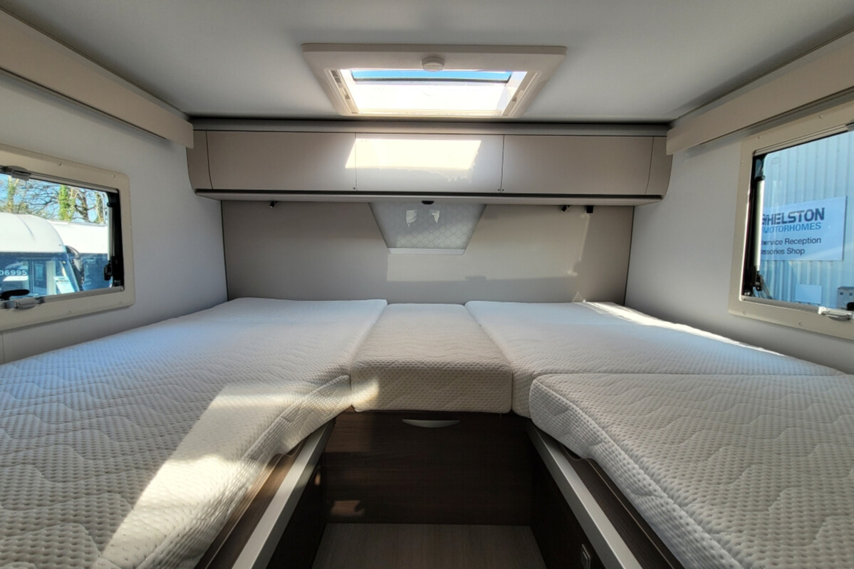 2B2DD42 20 Adria MatrixSupreme670DL WD24XRR