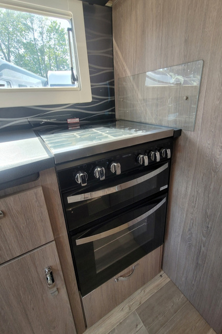 2C8FB3A 18 Autosleeper BurfordDuo CU23AHD