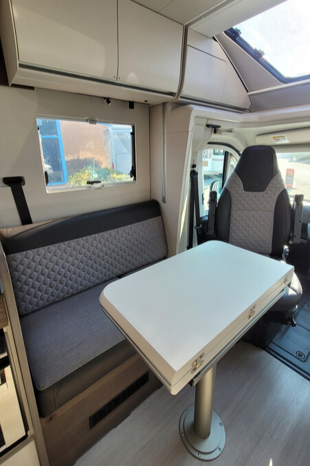 2B2DD42 08 Adria MatrixSupreme670DL WD24XRR