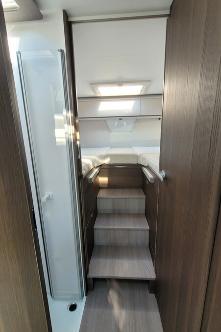 2B2DD42 19 Adria MatrixSupreme670DL WD24XRR