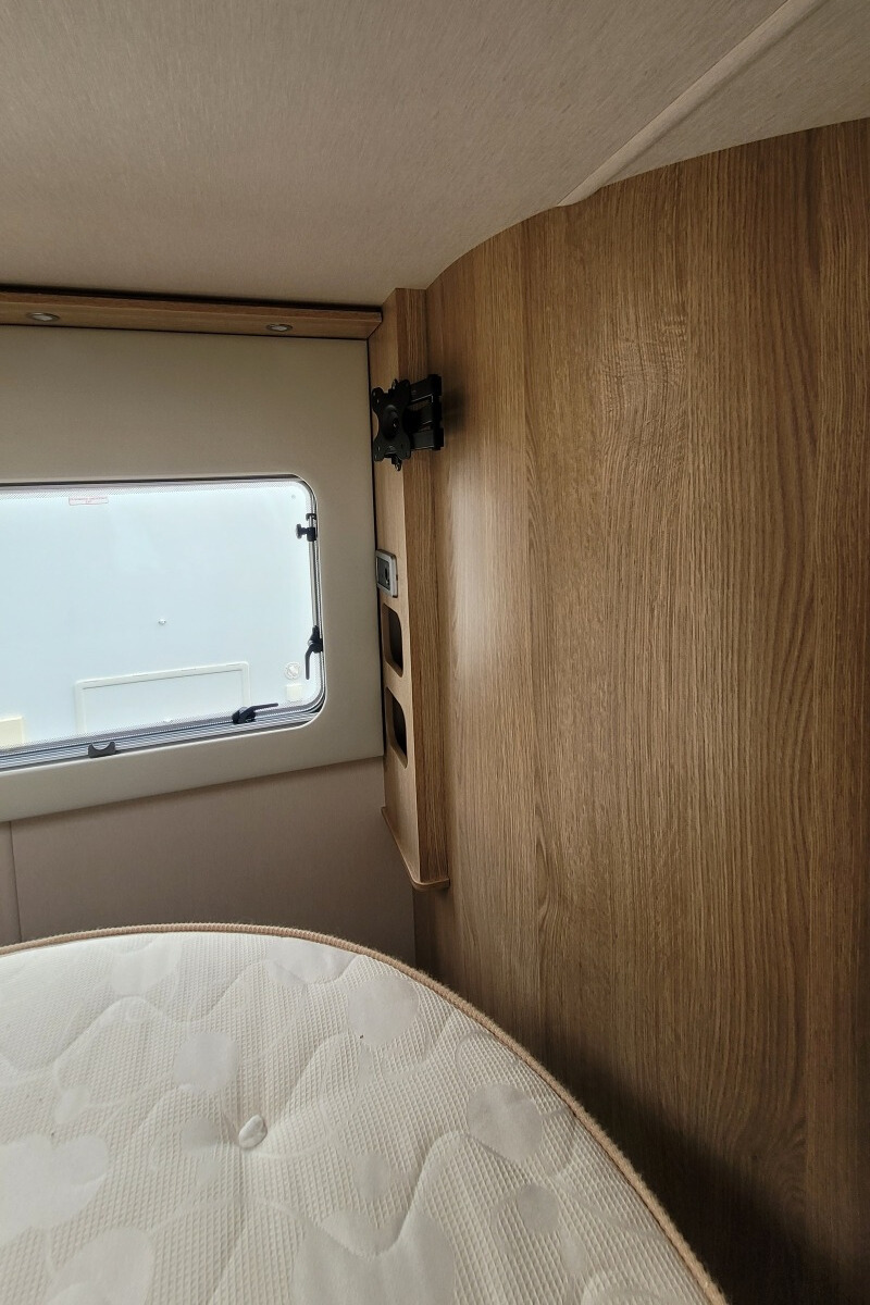 26D857A 29 Autotrail GF80 DU24UCW