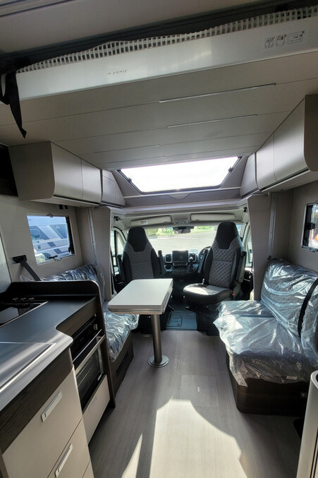 76B37E 15 Adria MatrixSupreme670DL TMC33757