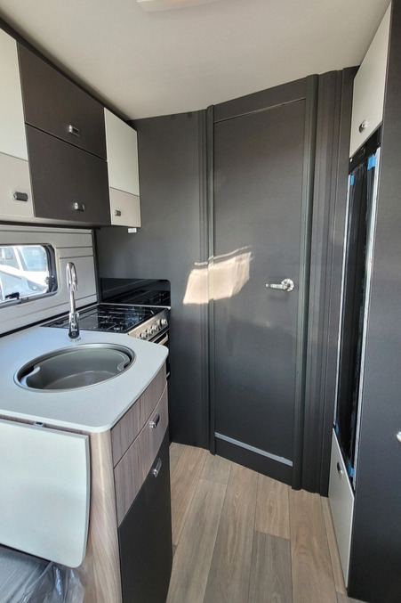 75D3A6 16 Swift Trekker584 RDSE83606