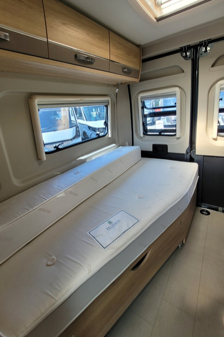 781F96 19 Elddis CV60Vogue DK70DSY