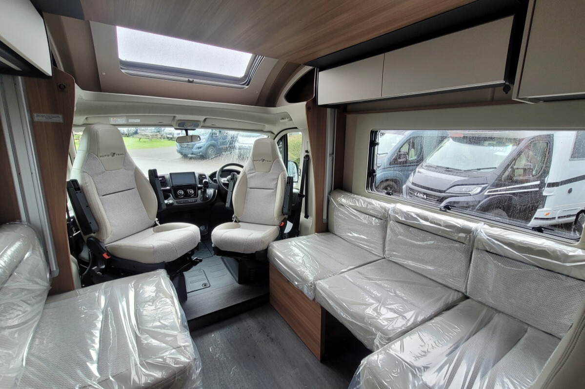 2931126 11 Autotrail Imala736 SMC16154