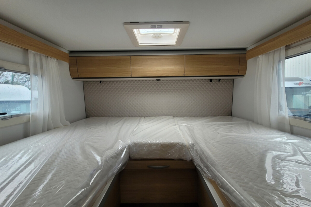76B346 26 Adria Matrix670SL60thAnniversary SMC32149