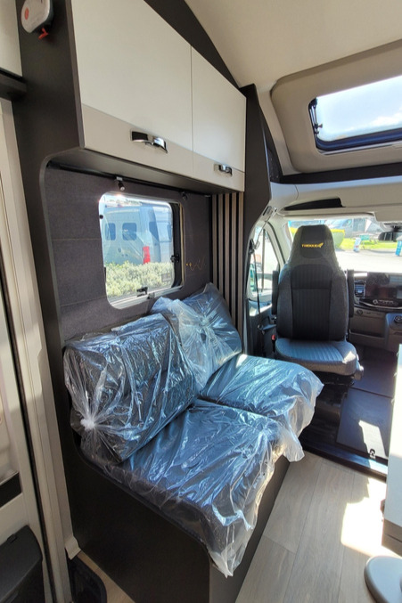 75D3A6 11 Swift Trekker584 RDSE83606