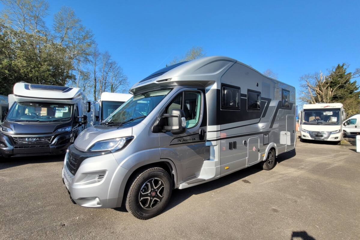 2B2DD42 05 Adria MatrixSupreme670DL WD24XRR
