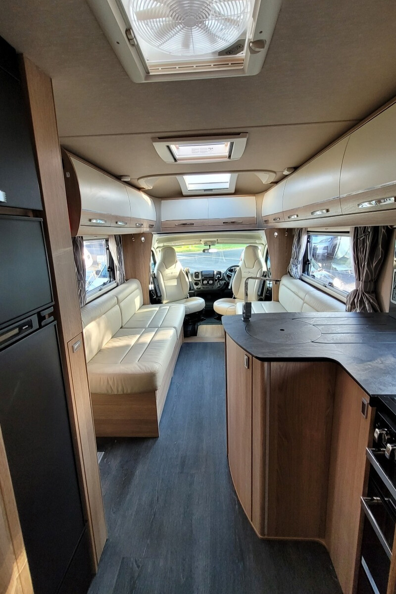2A1F352 16 Autotrail Comanche WG25MFP