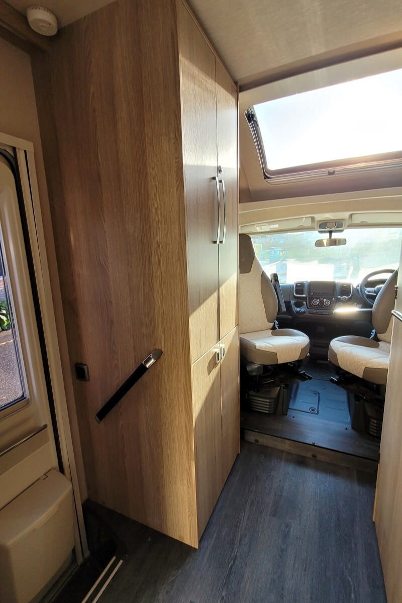 28A3316 12 Autotrail TrackerRL WJ24VHA