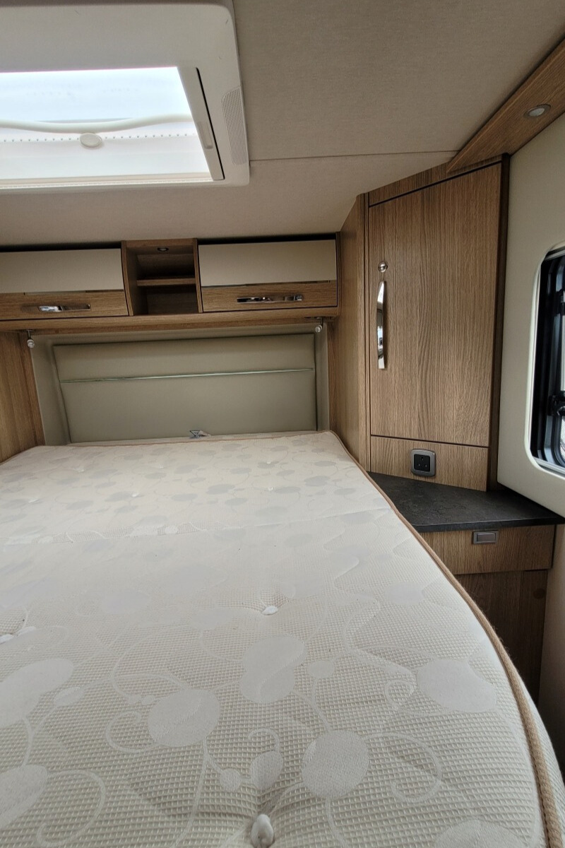 26D857A 27 Autotrail GF80 DU24UCW